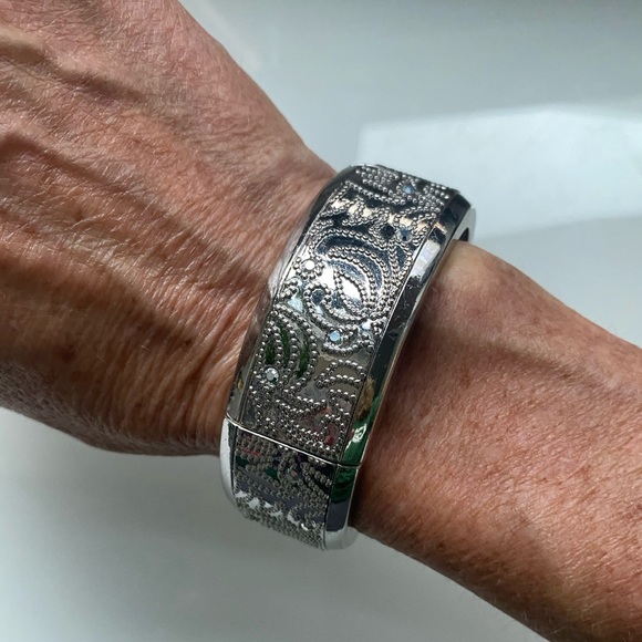 Vintage Chico's Regan Stretch Bracelet Rhinestone Silver Toned 7.5" - Picture 5 of 9